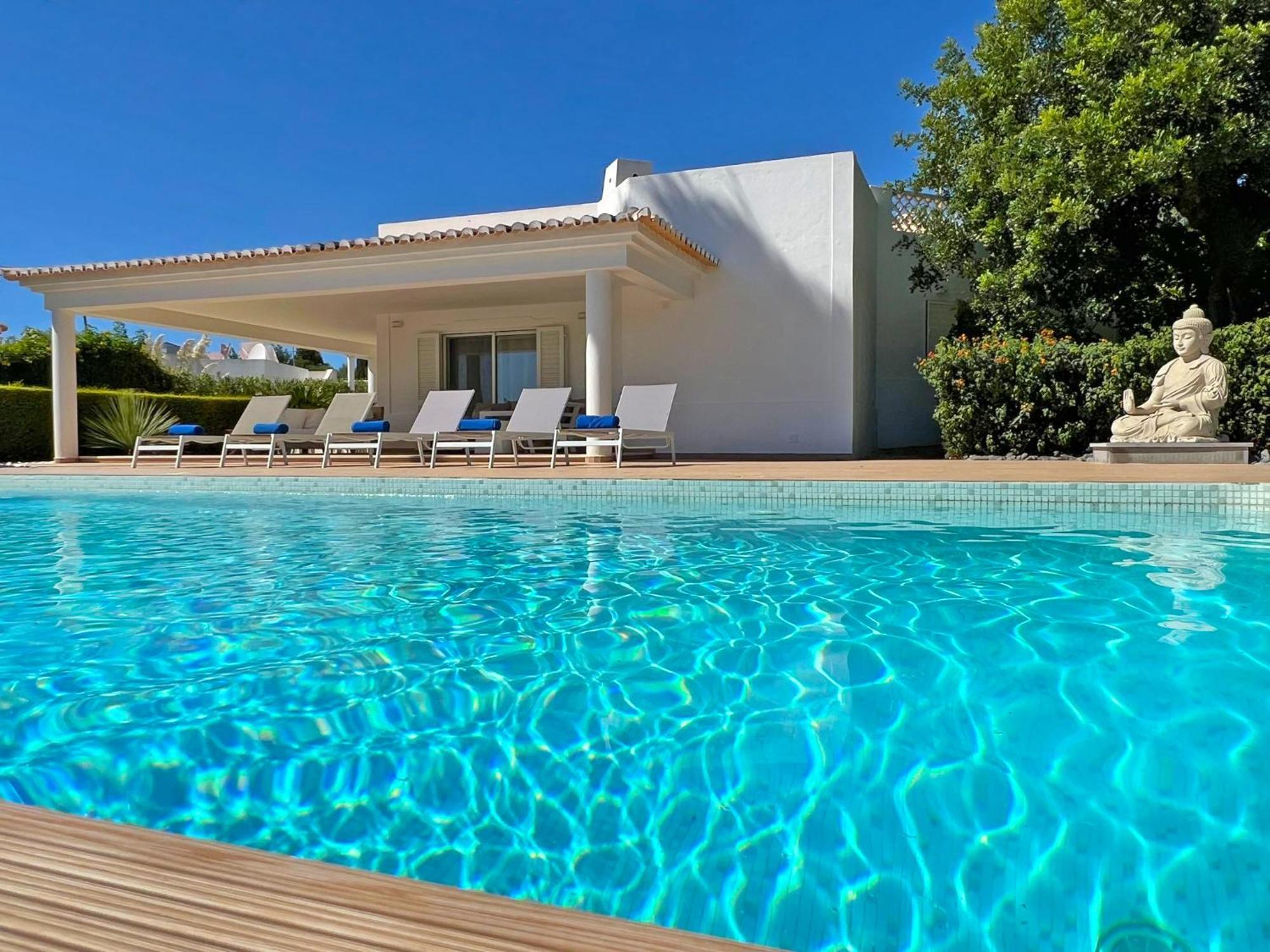 Villa Stunning 4-bedroom With Pool - Perfect For Families *